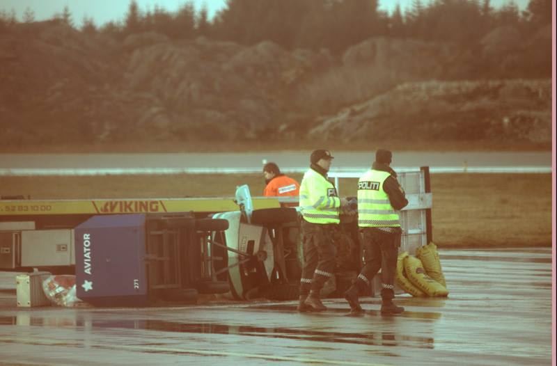 Arbeidsulykke på Haugesund lufthavn, Karmøy. FOTO: Kjell Bua