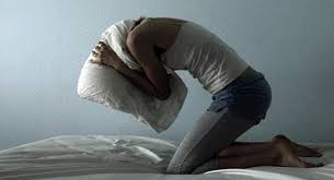 høy musikk natt støy