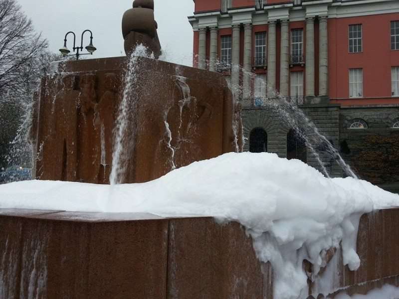 skum fontene fontena rådhusplassen Haugesund