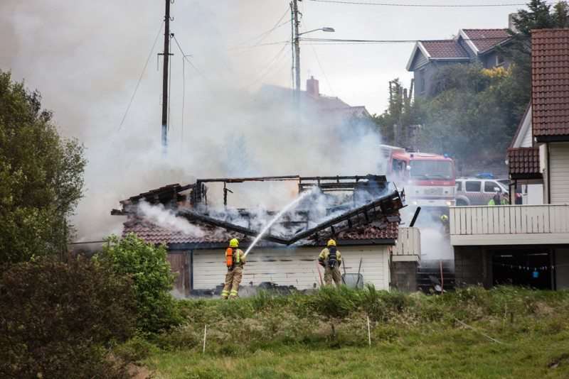 Garasje brann. FOTO: Kjell Bua