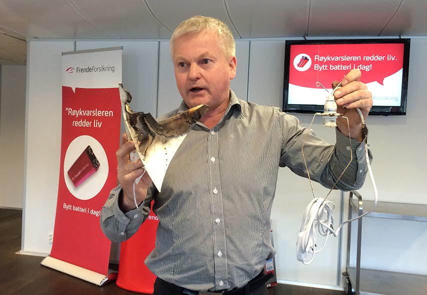 brannekspert Odd Magne Skjerping i Frende Forsikring julestjerne-tok-fyr Frende Forsikring.