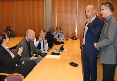 Preben Svendsen i Hero sammen med ordfører Jarle Nilsen i Karmøy kommune.