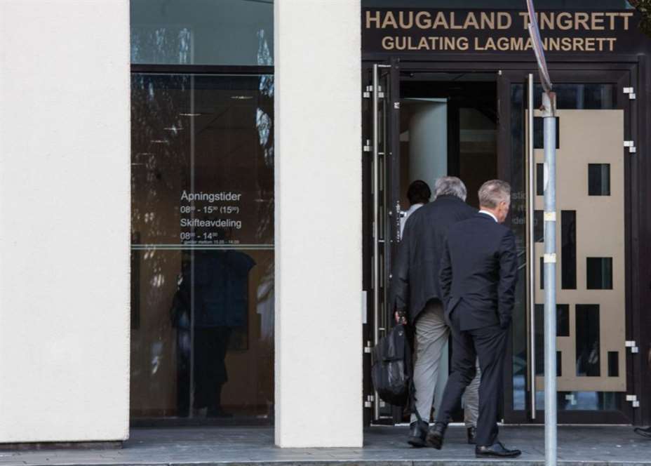 Sos rasisme-saken. Tiltalte Kjell Gunnar Larsen sammen med forsvarerne Erik Lea og John Christian Elden.